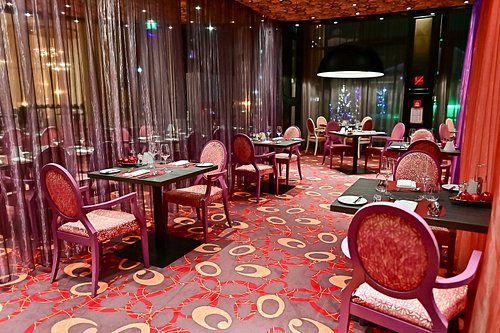 A Taste of Luck: Casino Dining Experience